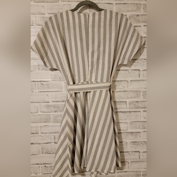 NEW! Casual Short Sleeve, Mini dress w/ Grey Strip and Pockets, Size Large - Picture 5 of 11